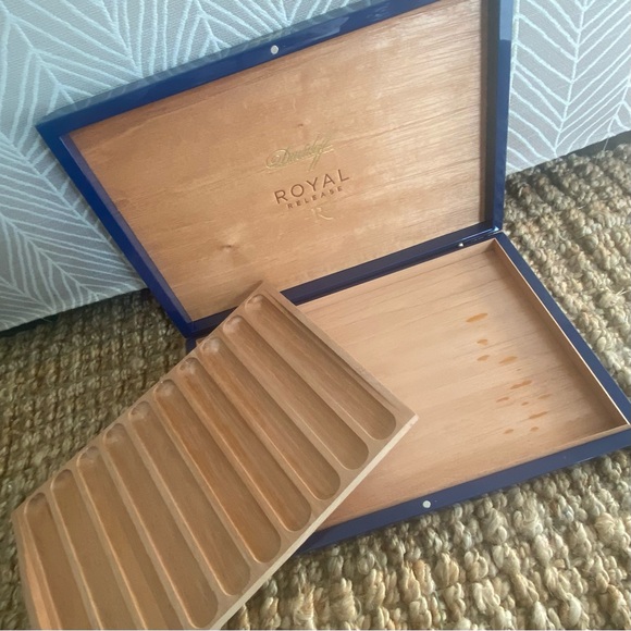 Davidoff Royal Release Blue Empty Wooden Cigar Box Limited Edition - Picture 4 of 9